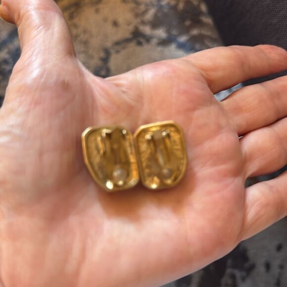 Faceted Agate Carnelian Gold-tone Stretch Bracelet & Clip on Earrings. - Picture 5 of 9